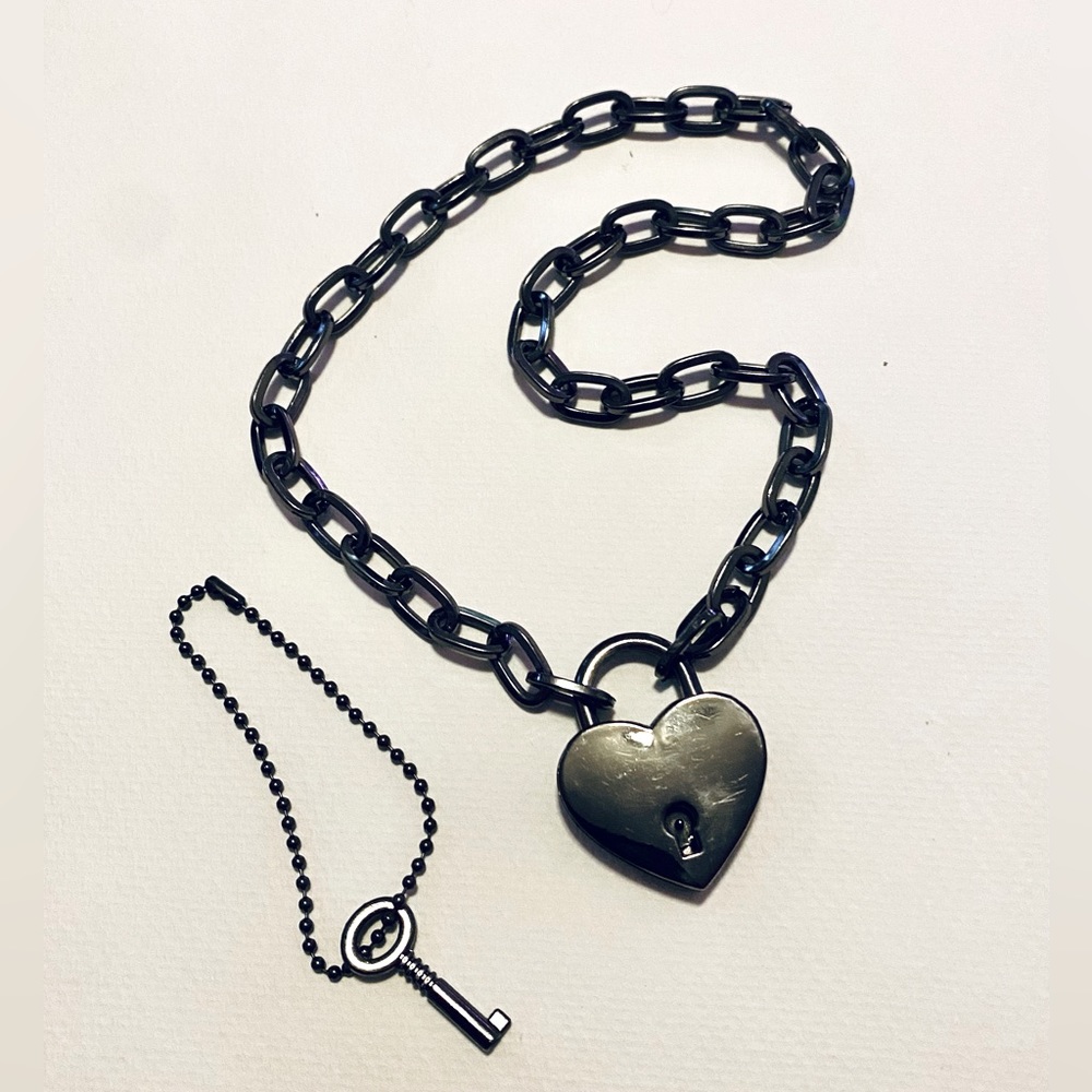 Locking Heart Choker Chain Necklace with Skeleton Key